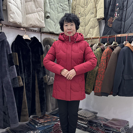 品牌简约中老年冬装连帽羽绒服女中长款50岁妈妈纯色加厚70奶奶新