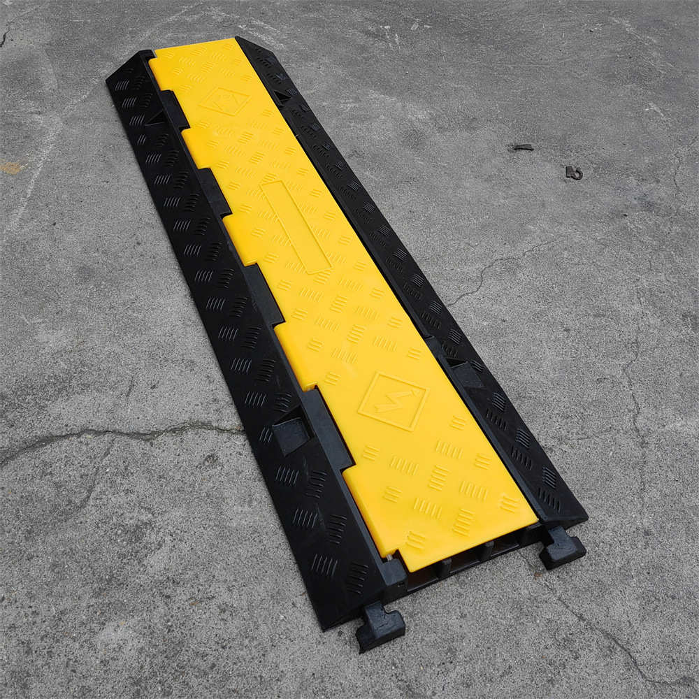 橡胶三线槽减速带PE电缆保护槽压线板室内外展会舞台电线过线