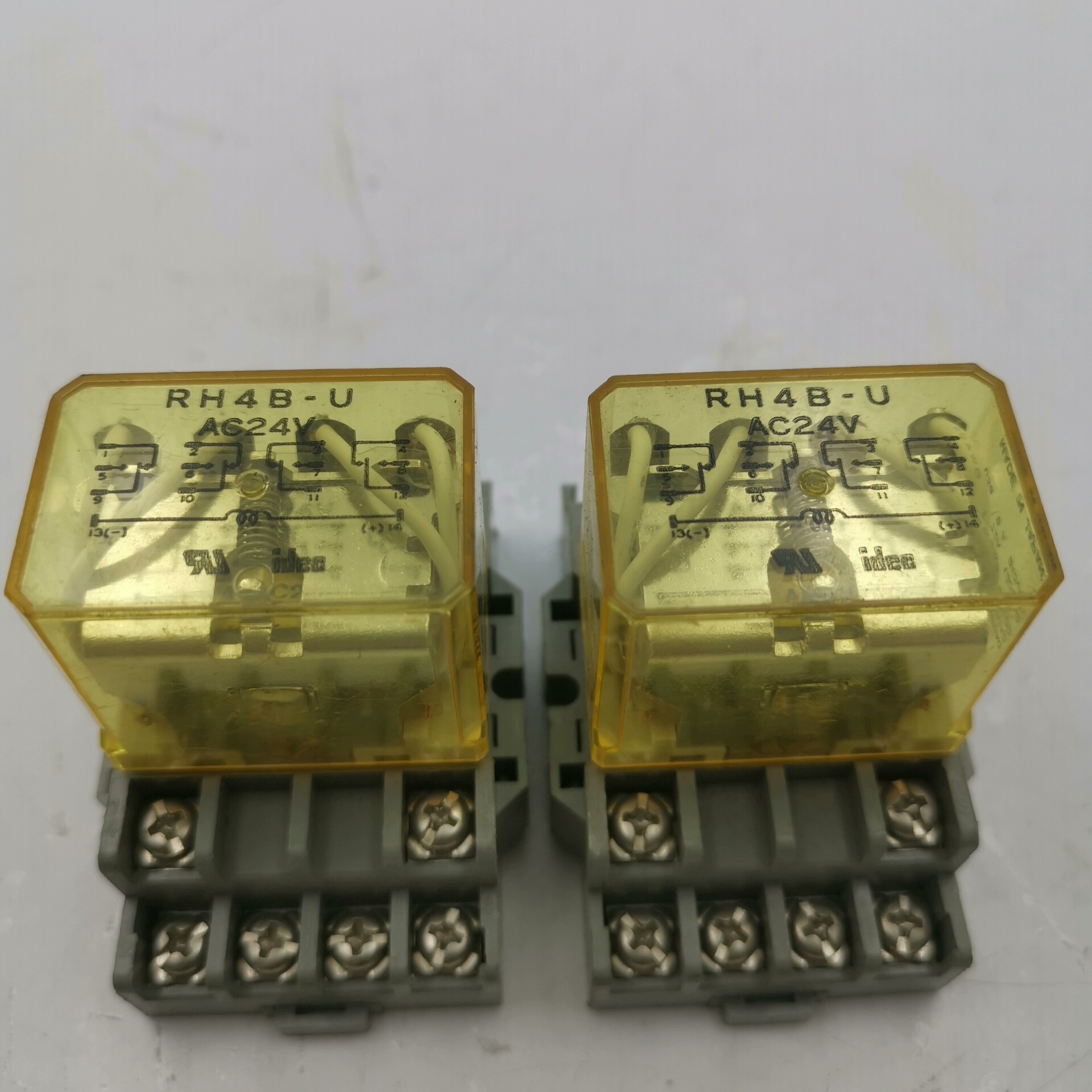 RH4B-U-AC24V两套和泉继电器，全新没有使用过，便宜