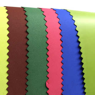 东莞厂家现货供应粉扑皮革0.35mm无底布四面弹耐水解pu粉扑皮革料