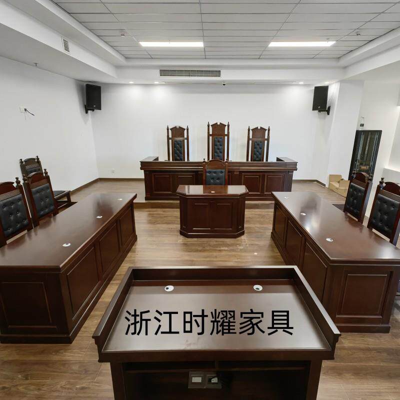 采购产品现场法官桌子和椅子，实木法官椅子，模拟法庭桌子和椅子