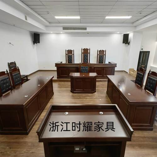 采购产品现场法官桌子和椅子，实木法官椅子，模拟法庭桌子和椅子