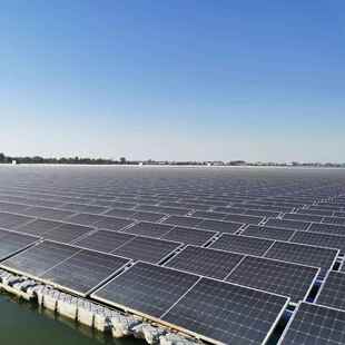 上光伏支架水面上使用的太阳能支架HD质PE材水湖泊涂XIU近滩海可