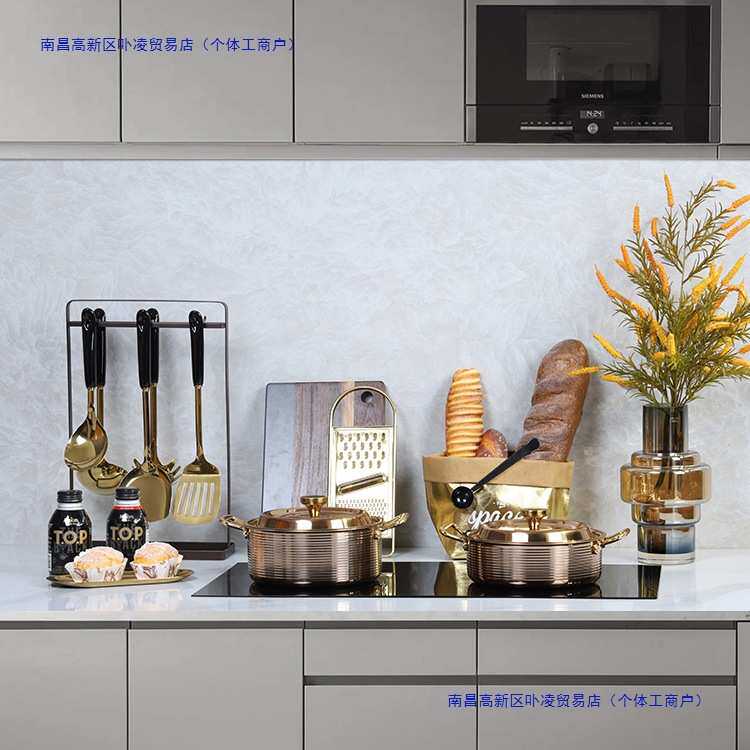 样板房锅具现代简约样板房间厨房装饰品橱柜欧式组合轻奢软装摆件
