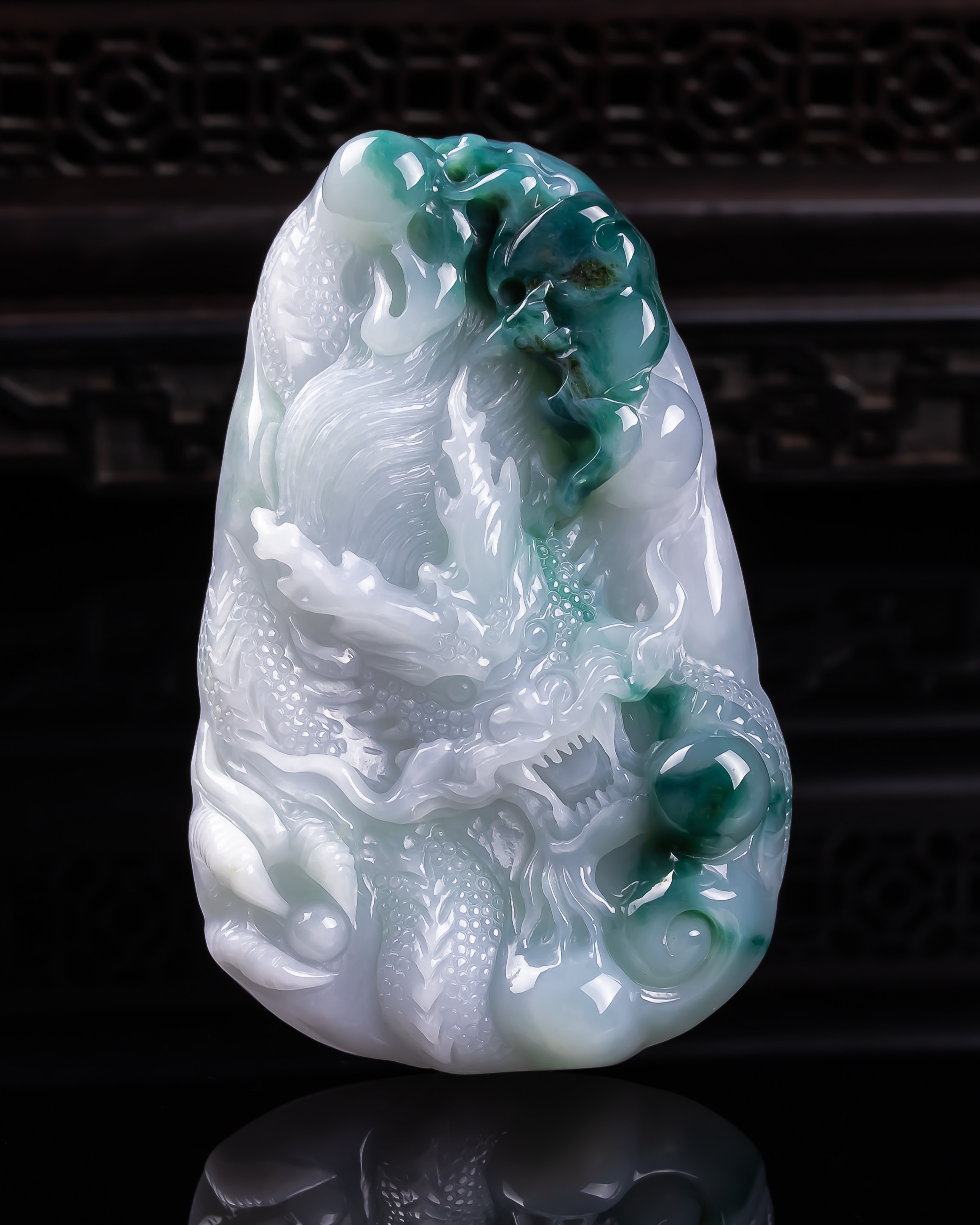 天然真品翡翠正品 冰透气质水润飘绿飘色细腻精雕龙牌吊坠 62.91g