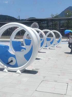 夏季海洋主题喷泉车无动力脚踩喷水柱装置沙滩竞技喷泉自行车