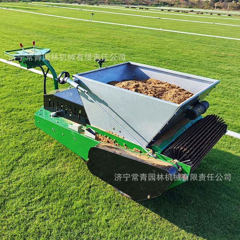 动手推场式覆沙机足球场学校操轮四行走半20230617自草坪铺砂机梳