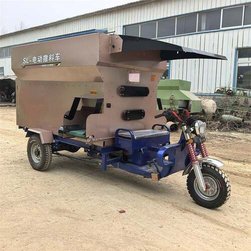 大电瓶螺旋喂料车 省人工饲料投料车 两边出料草料撒料车