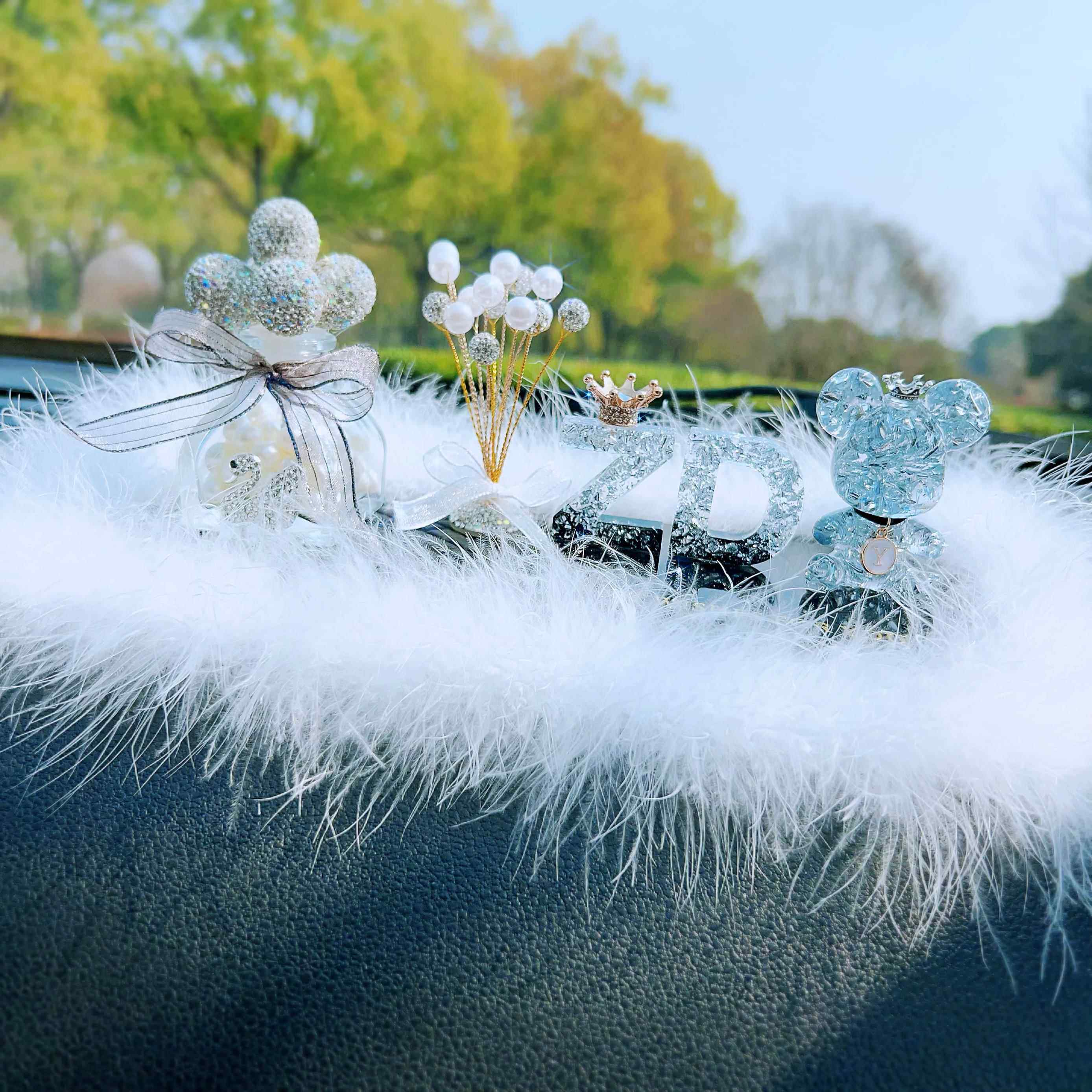 高档创意车载摆件定2025款制字母新网红中控台仪摆表盘汽车件装饰