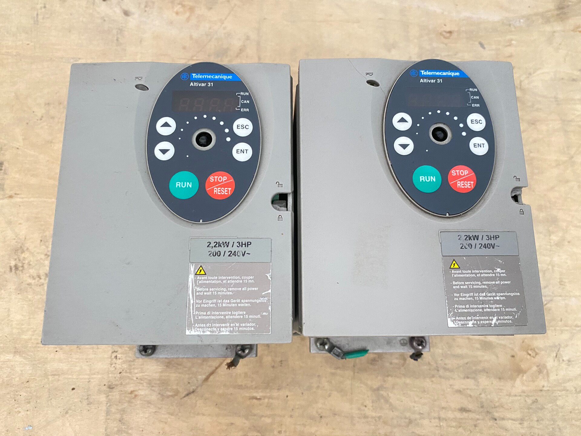 施耐德ATV31HU22M3XA，2.2kw，220v，功能