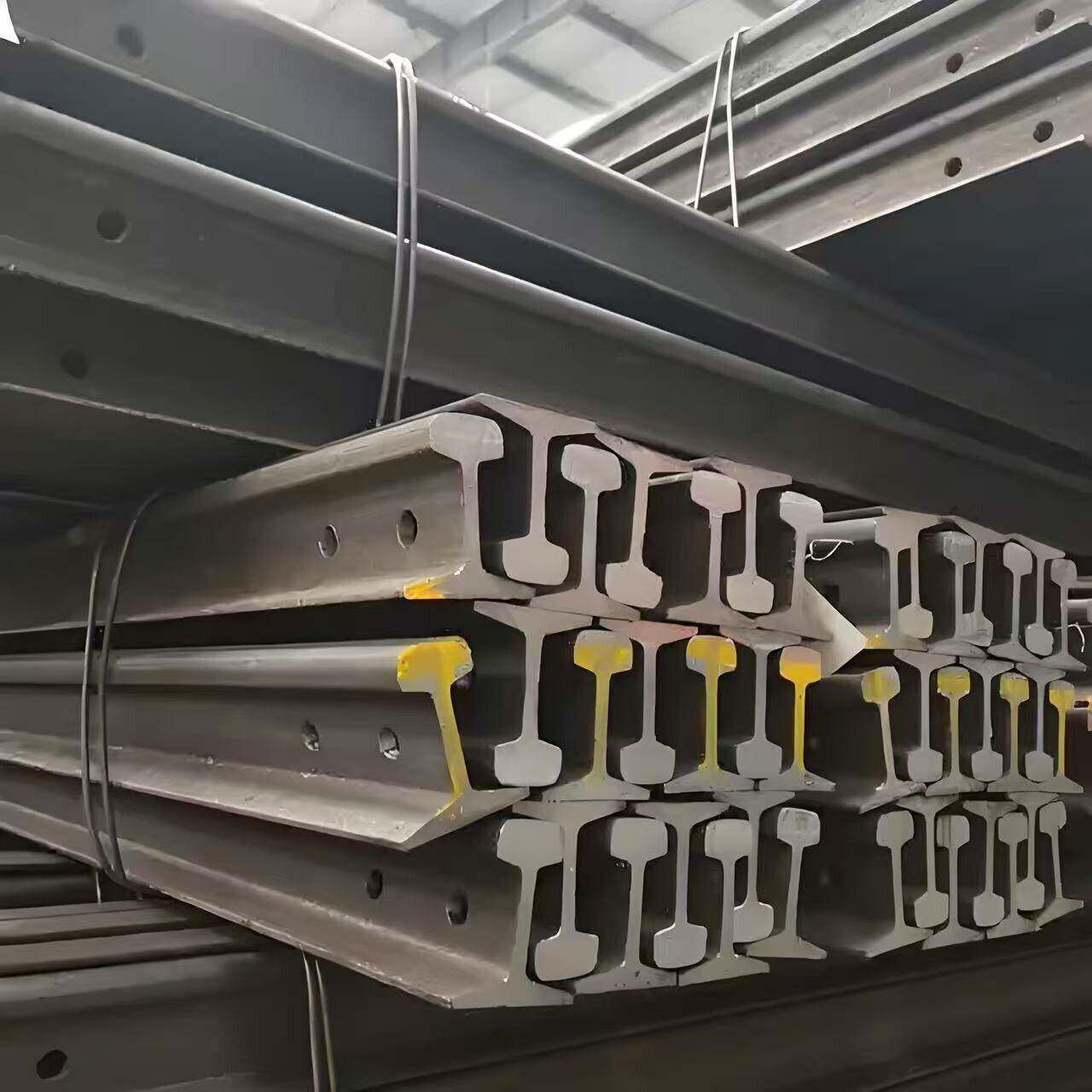 现货轨道钢钢轨厂家现货8公斤12kg轻轨Qu100起重轨9#矿工钢轨