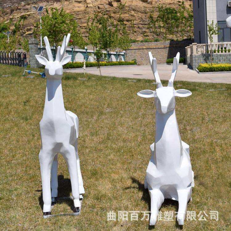 切面几何鹿雕塑现货供应 白色带鹿角抽象玻璃钢动物雕塑