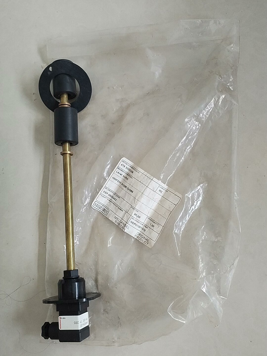 进口的一个温度传感器还是热电偶啥的，不太清楚，全新的，有要的