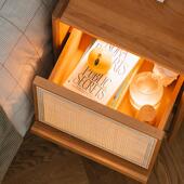 民宿实木床头柜实木小尺寸带灯一体床边柜小型卧室藤编收纳窄柜子