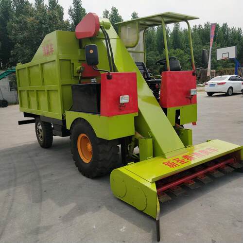 新式牛舍清粪车现代化养殖牛舍清粪车粪便清理机四驱动力