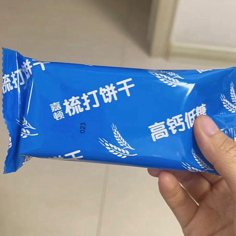 新日期嘉顿原味苏打饼干健康咸味苏打饼早餐代餐梳打饼干代餐饱腹