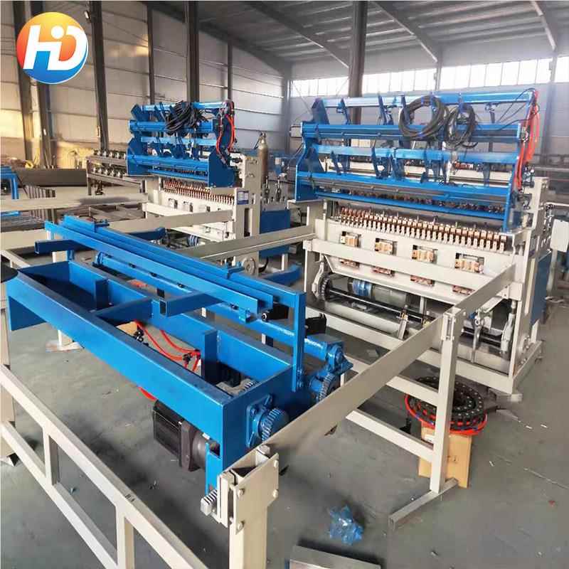 河北安平家销售1.6m鸡笼双料斗片焊接网用机 焊厂网机 电焊网机器