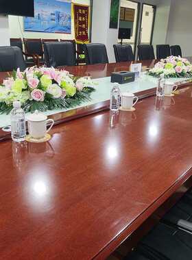 新款会议桌花花假花商务礼仪台花塑料花办公室摆花长型装饰花
