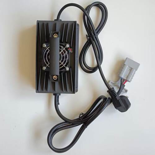 现货供应24V15A通用型智能充电器GM50B/GRL510手推洗地机用充电器