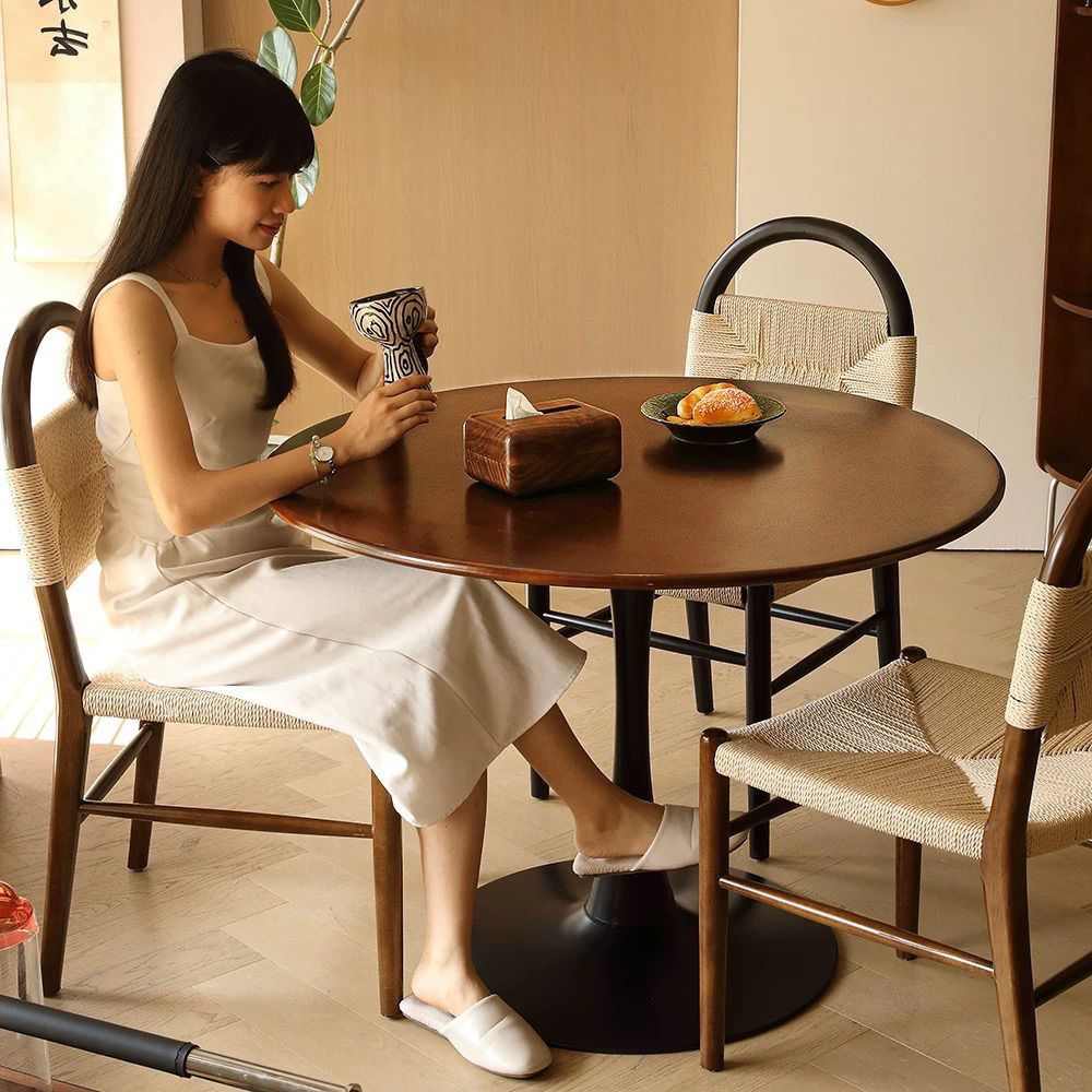 北欧复古咖啡桌郁金香胡桃圆形实木小圆桌餐桌家用小户型咖啡阳台