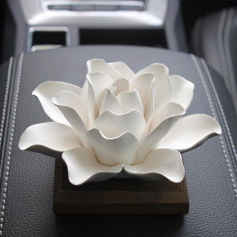 高档瓷莲花汽车红装饰载香水个性高档女神车款网创意车内饰品陶摆