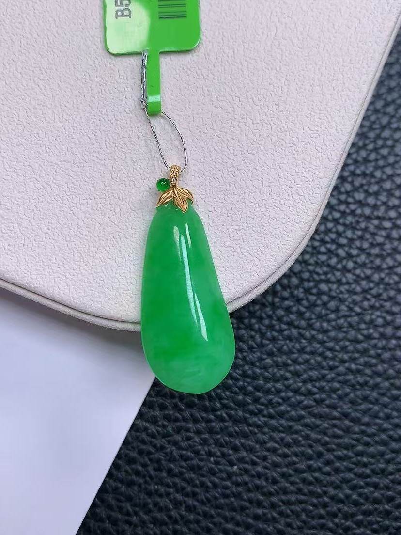 天然真品翡翠正品 水润细腻气质18k金镶嵌冰阳绿满阳色福瓜吊坠