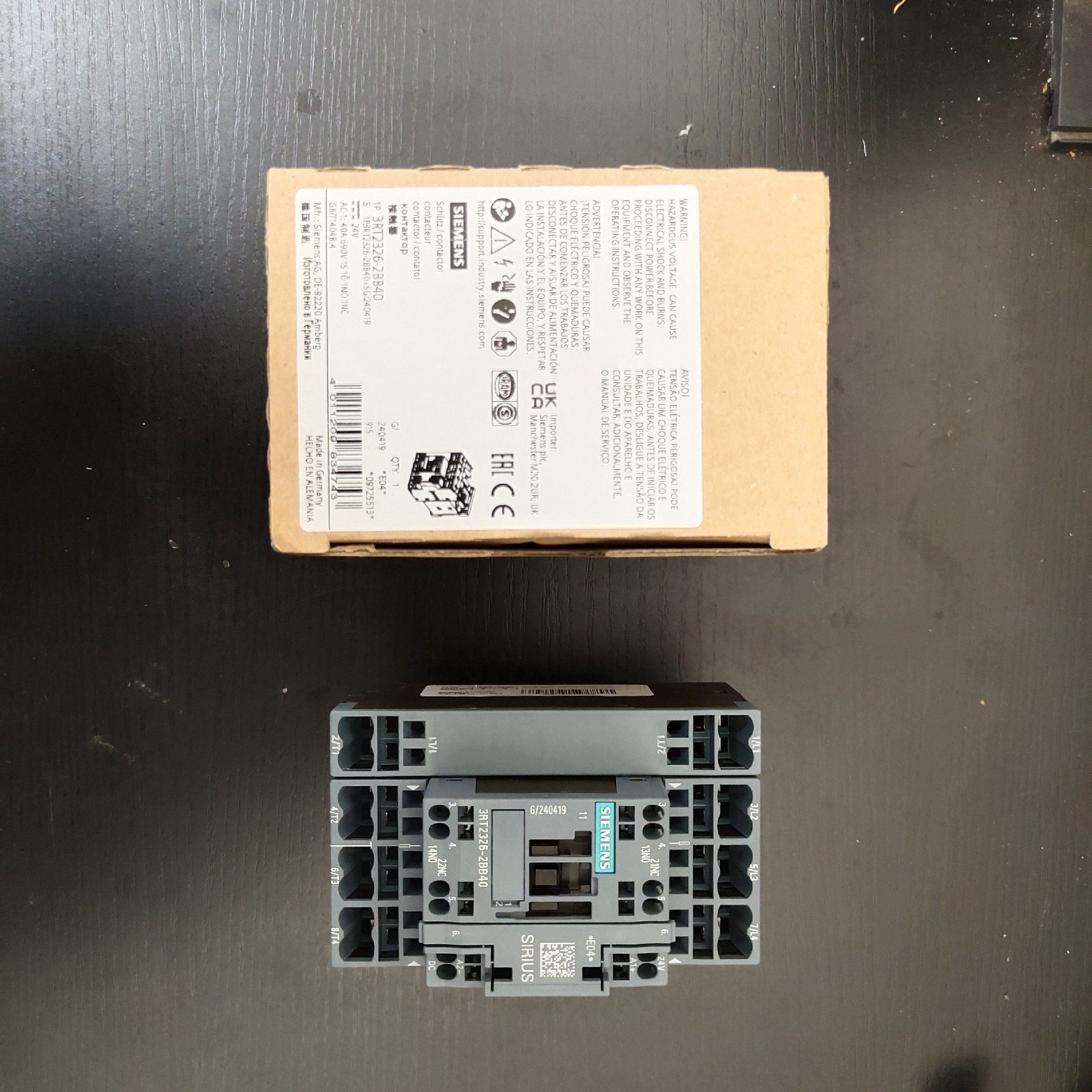 西门子，3RT2326-2BB40，全新