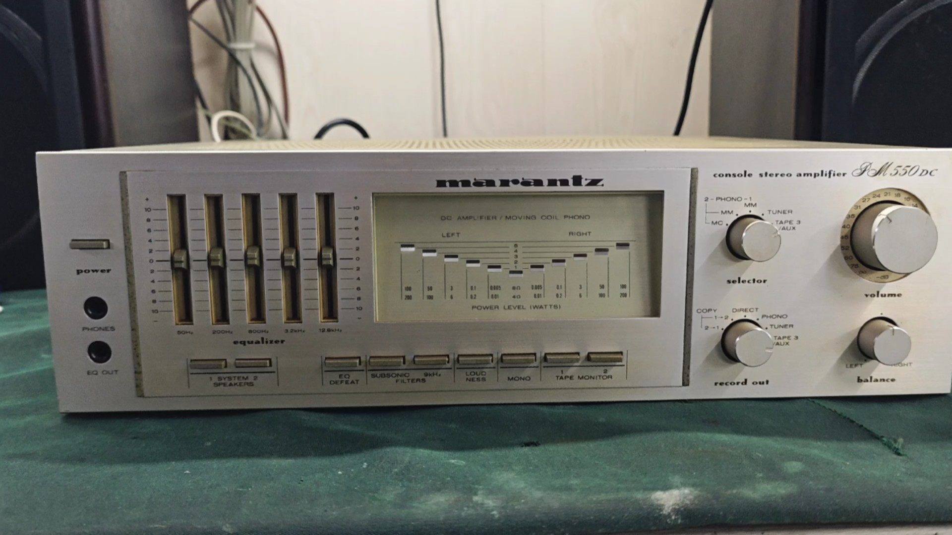 士550DC纯音乐功放，功能正常，成色外观很新，美国制造