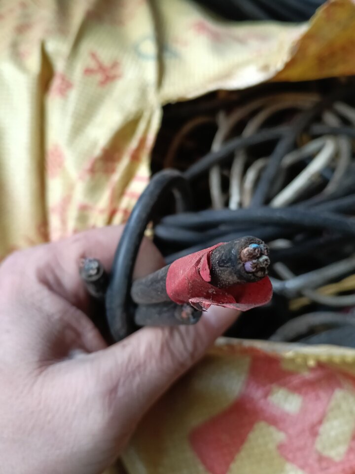 4月14日岳阳市处置报废纯铜线一批约5吨网络拍卖公告