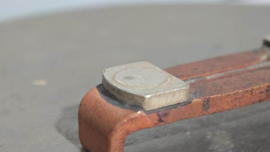 4月23日北京【京械5879】纯银触点一批共20只（具体以实物为准）网络拍卖公告