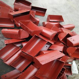 供应提升机料斗NE150NE100提升机料斗耐磨加厚料斗图纸