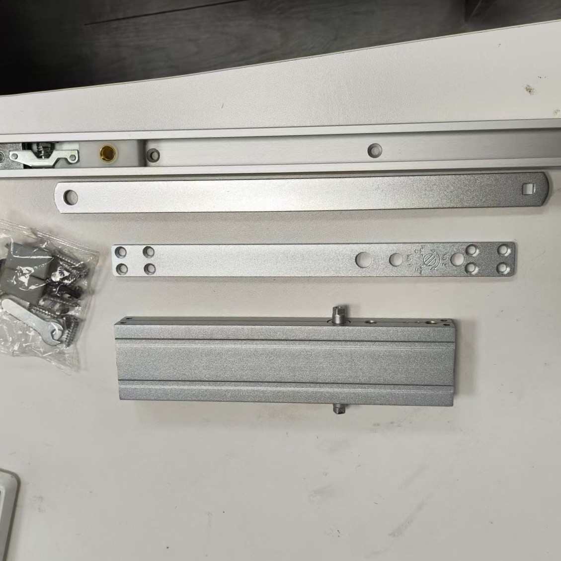 新款暗装液压暗藏隐形缓冲隐藏式高端酒店宾馆闭门器安全静音开合