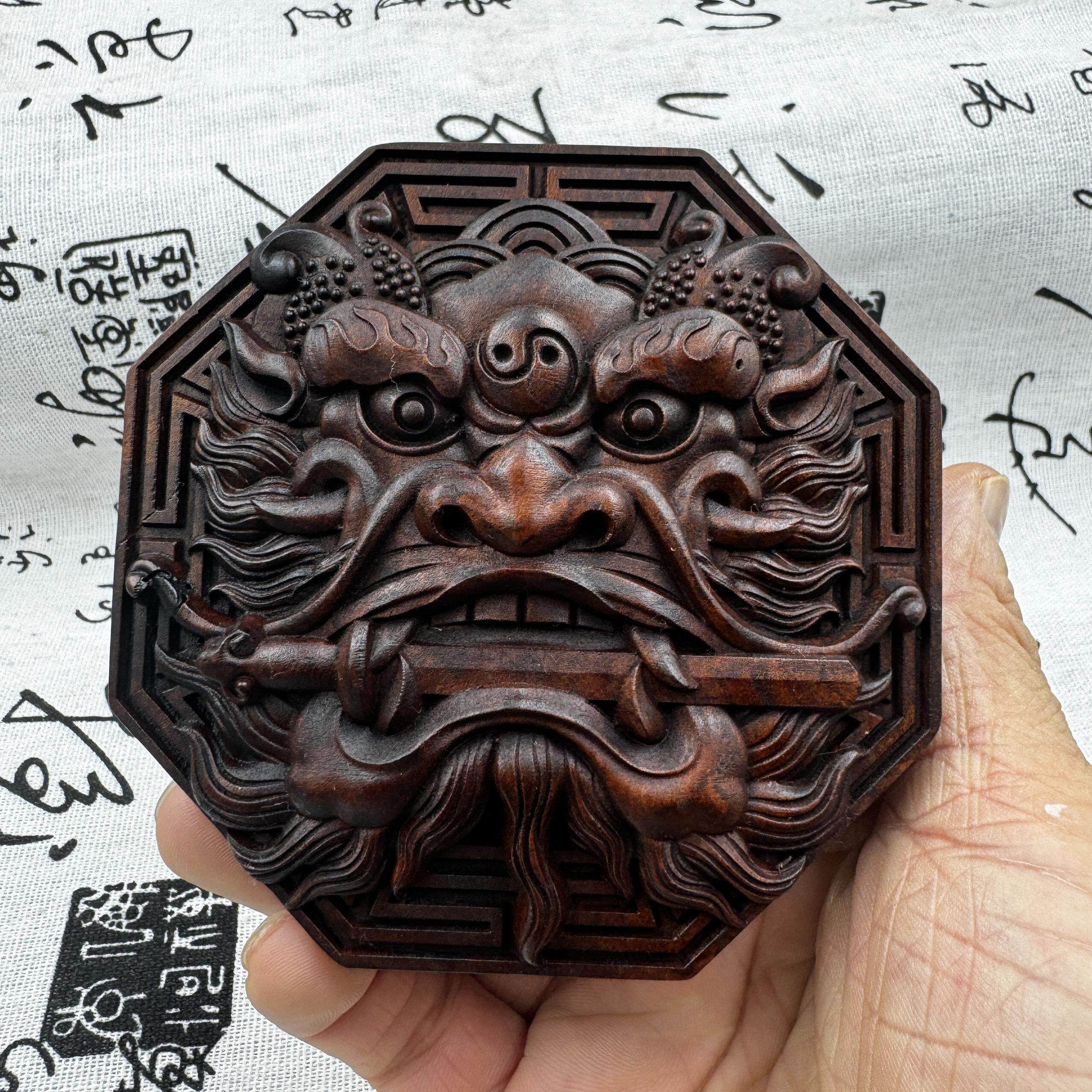 道家龙虎山雷击枣木八卦狮咬剑吞口挂件入户门对门风水化解枣木牌