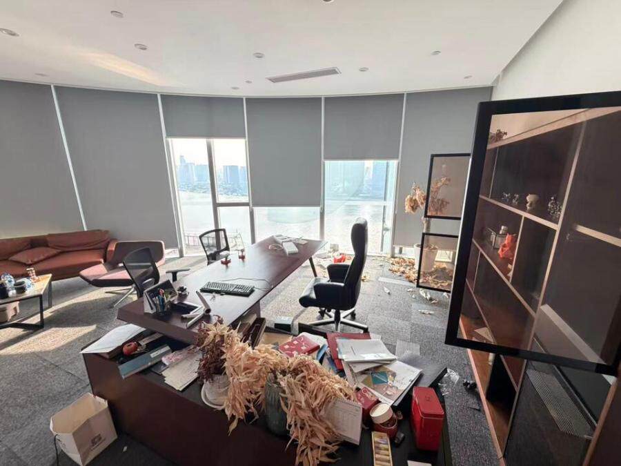 4月15日上海某公司名下一批办公用品、电器产品、生活产品、艺术品、网络服务器一台、身份证验网络拍卖公告