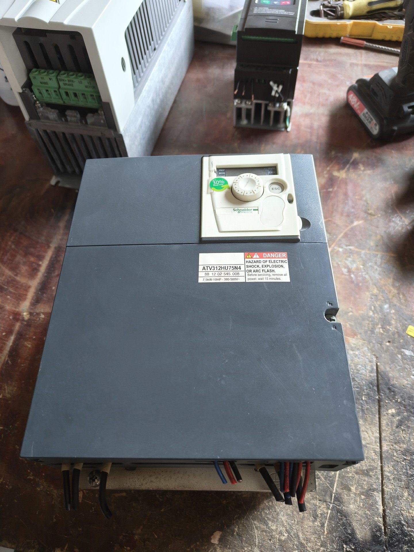 施耐德变频器ATV312HU75N4   7.5kw/380