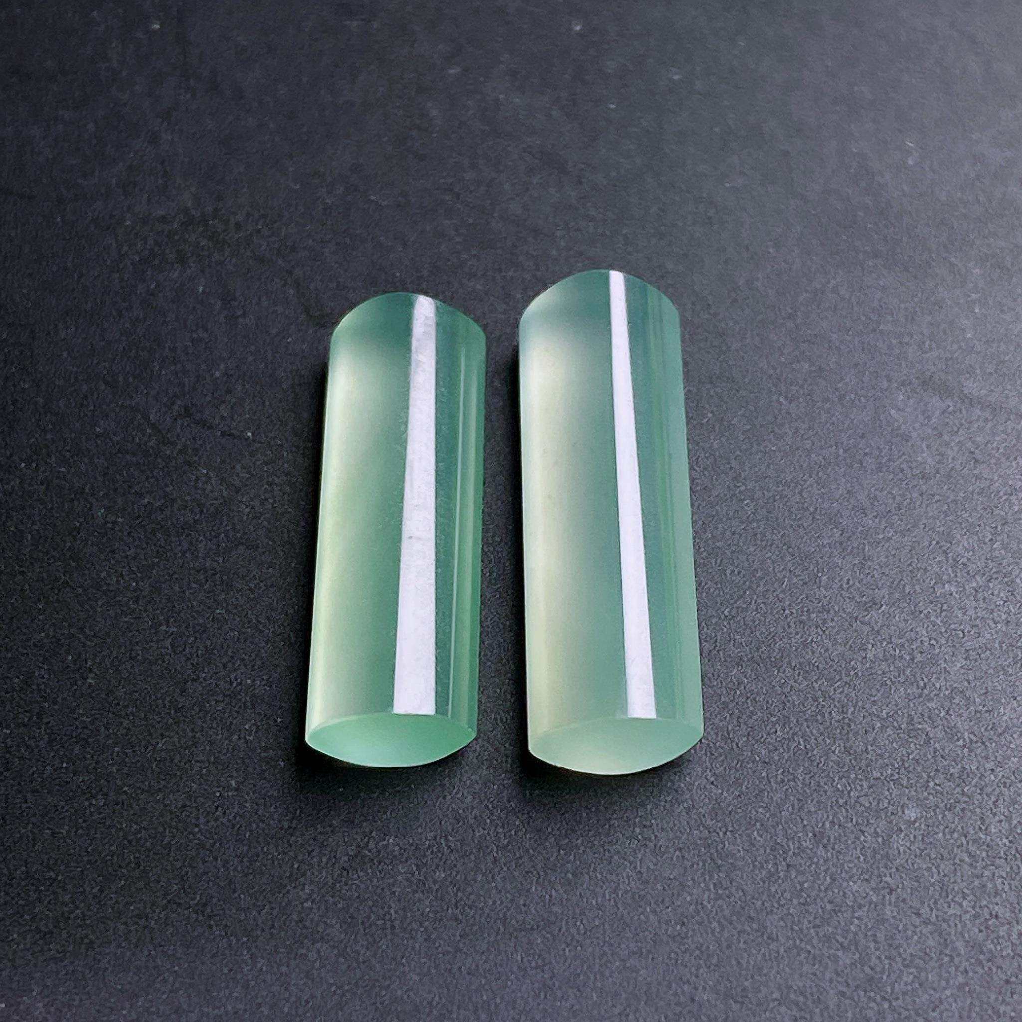 缅甸翡翠a货冰底色福柱裸石一对fxj尺寸：19-6-3.6mm 18-6-3.5mm