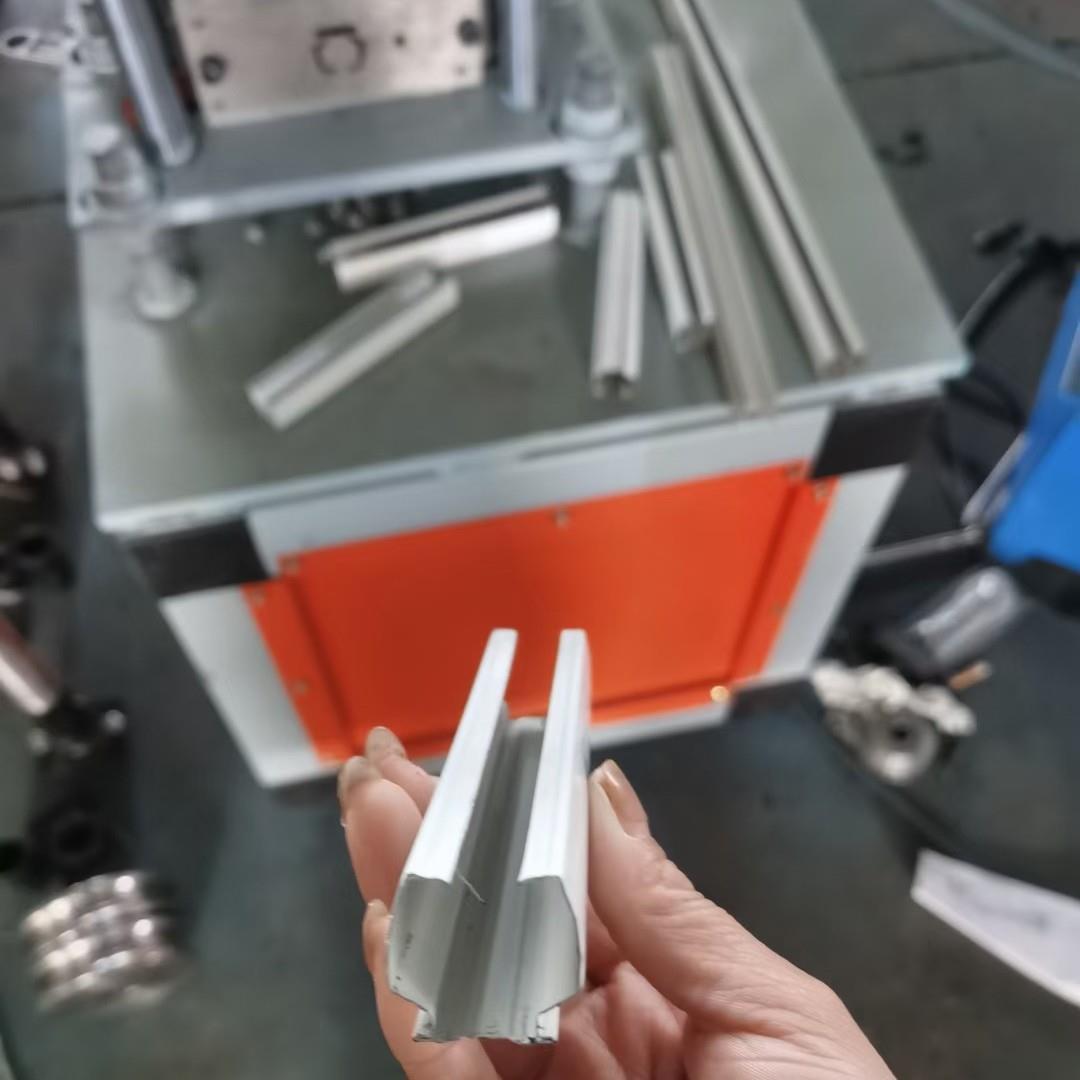 抽屉导轨成型机窗帘轨道设备单轨窗帘机器c型滑道机