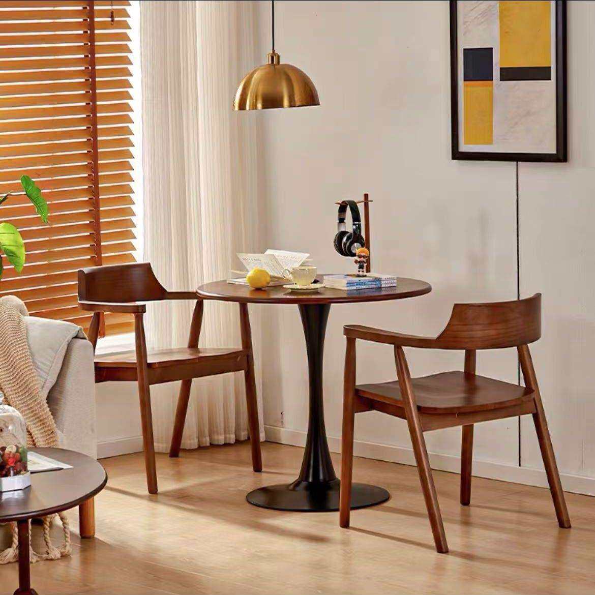 北欧复古郁金香胡桃圆形实木圆桌餐桌家用小户型咖啡阳台