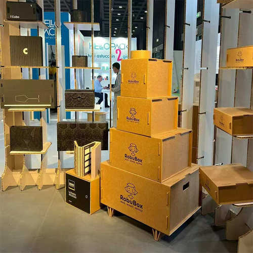 工厂直销蜂窝竖瓦楞纸展架 道具蜂窝纸质美陈展示广告纸展架地堆