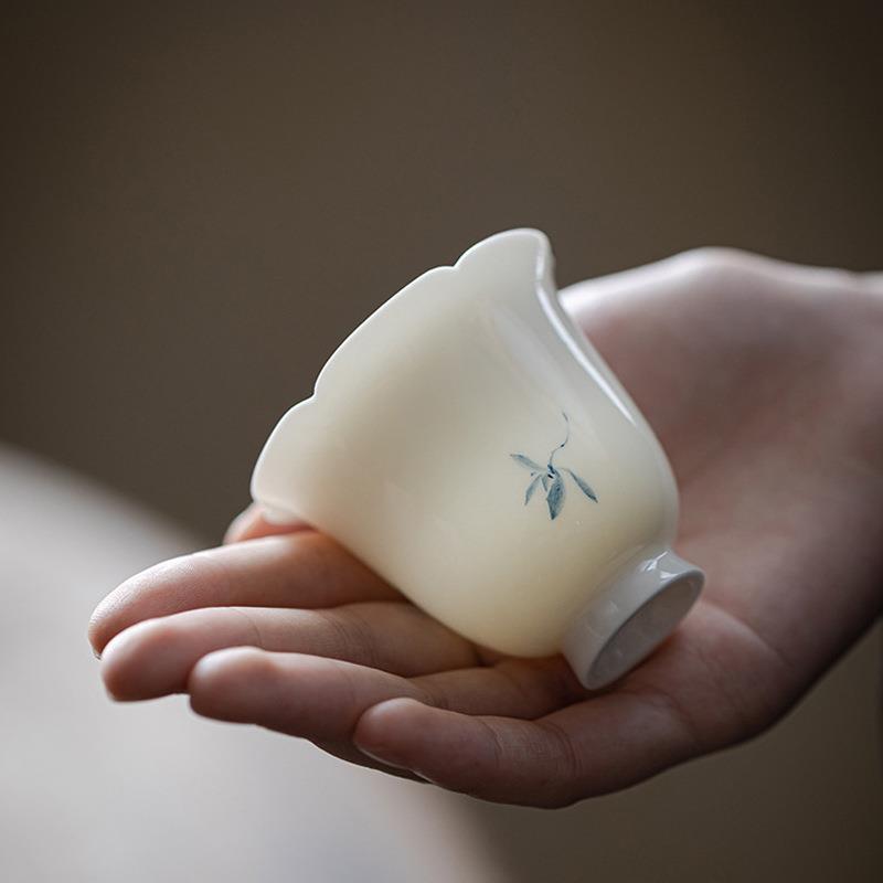 纯手绘兰花闻香聚香杯陶瓷主人杯中式茶杯家用釉下彩个人喝茶单杯