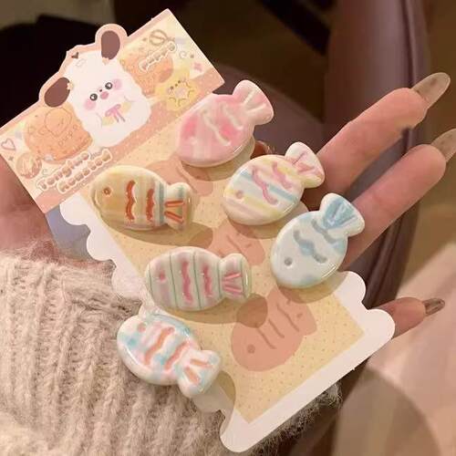 Cute and sweet fish-shaped hair clips, clear and sparkling,