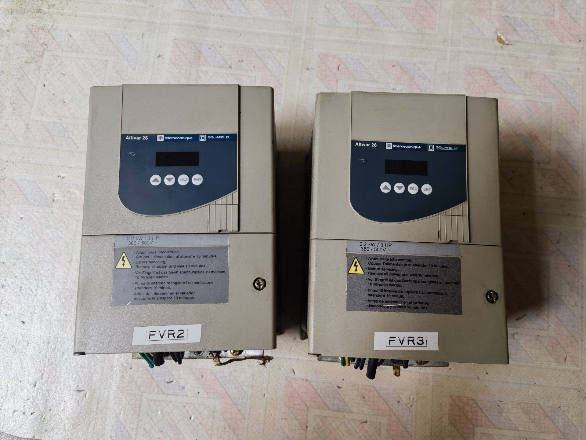 施耐德变频器2.2KW，三相380V型号：ATV28HU41