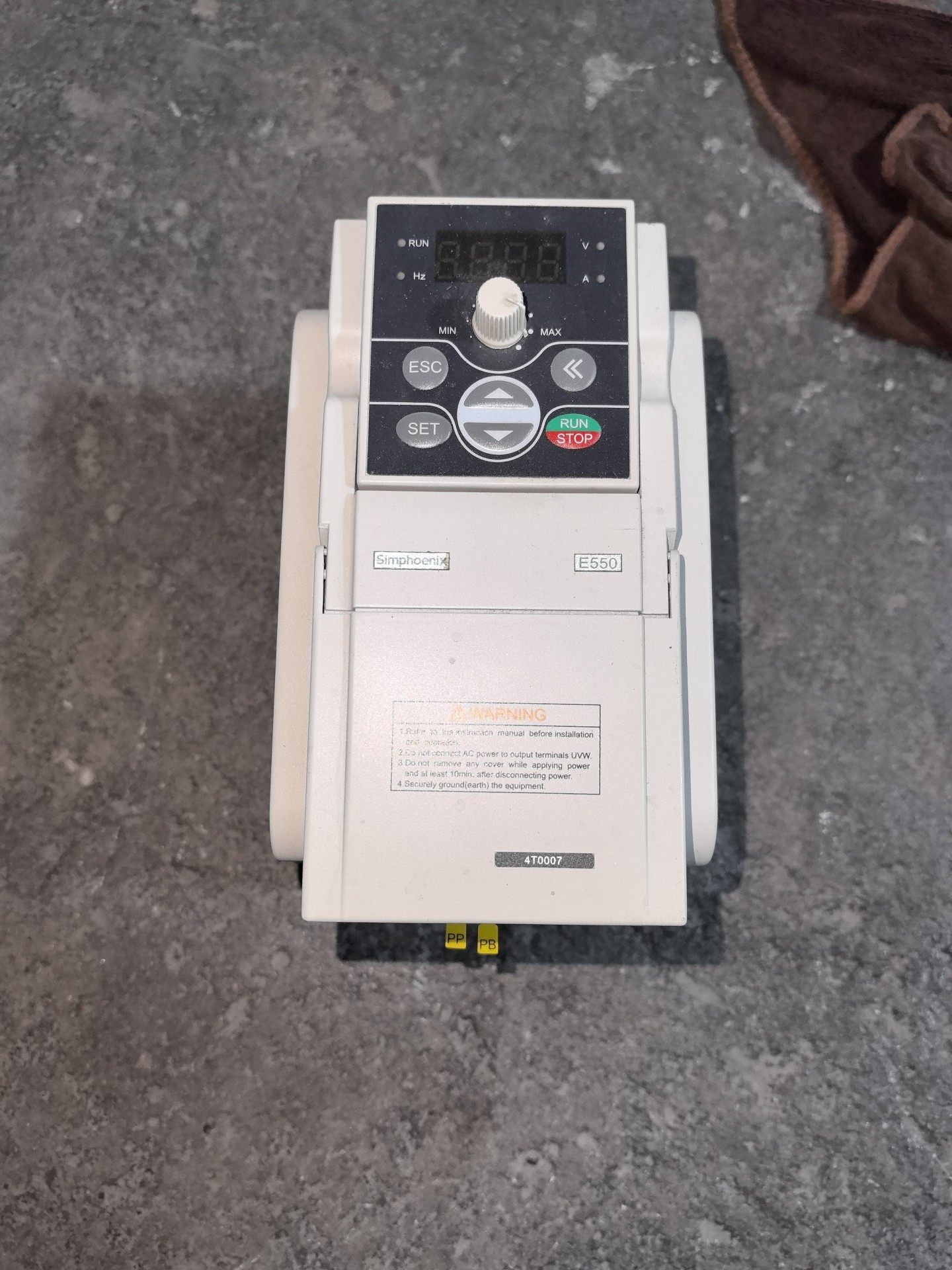 四方变频器 实物图 功能包好 成色不错 E550-4T000