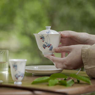 手绘青花文人器盖碗家用陶瓷釉下彩樱桃泡茶碗功夫茶具茶碗 青己