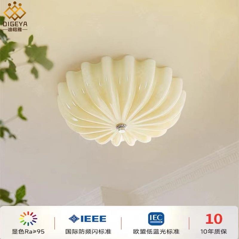 全光谱中古奶油风卧室玻璃吸顶灯儿童房灯法式包豪斯阳台书房灯具