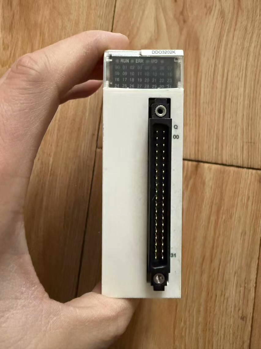 施耐德BMXDDO3202K，功能包好，成色如图所示，需要者