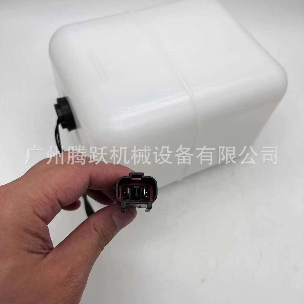 厂家直销挖掘机装载机配件PC200-7/8 副水箱 20Y-06-15240/203-03