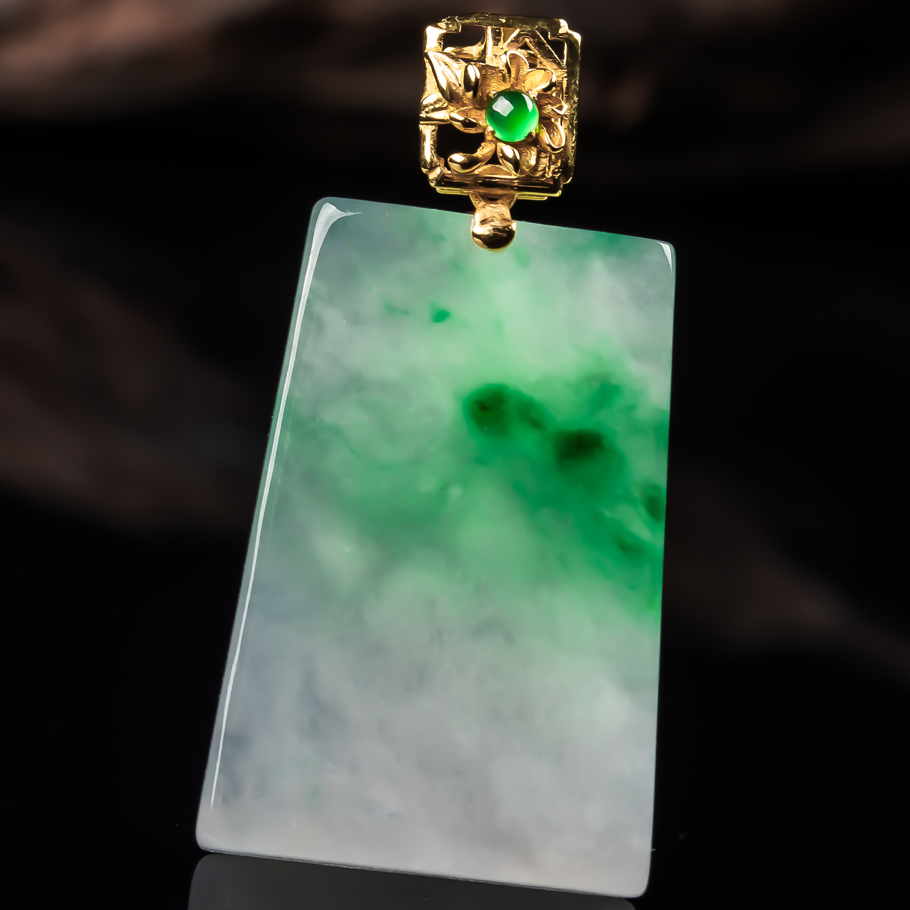 天然缅甸翡翠玉吊坠女正品拍卖18K扣水润浅绿平安无事牌吊坠3.47g