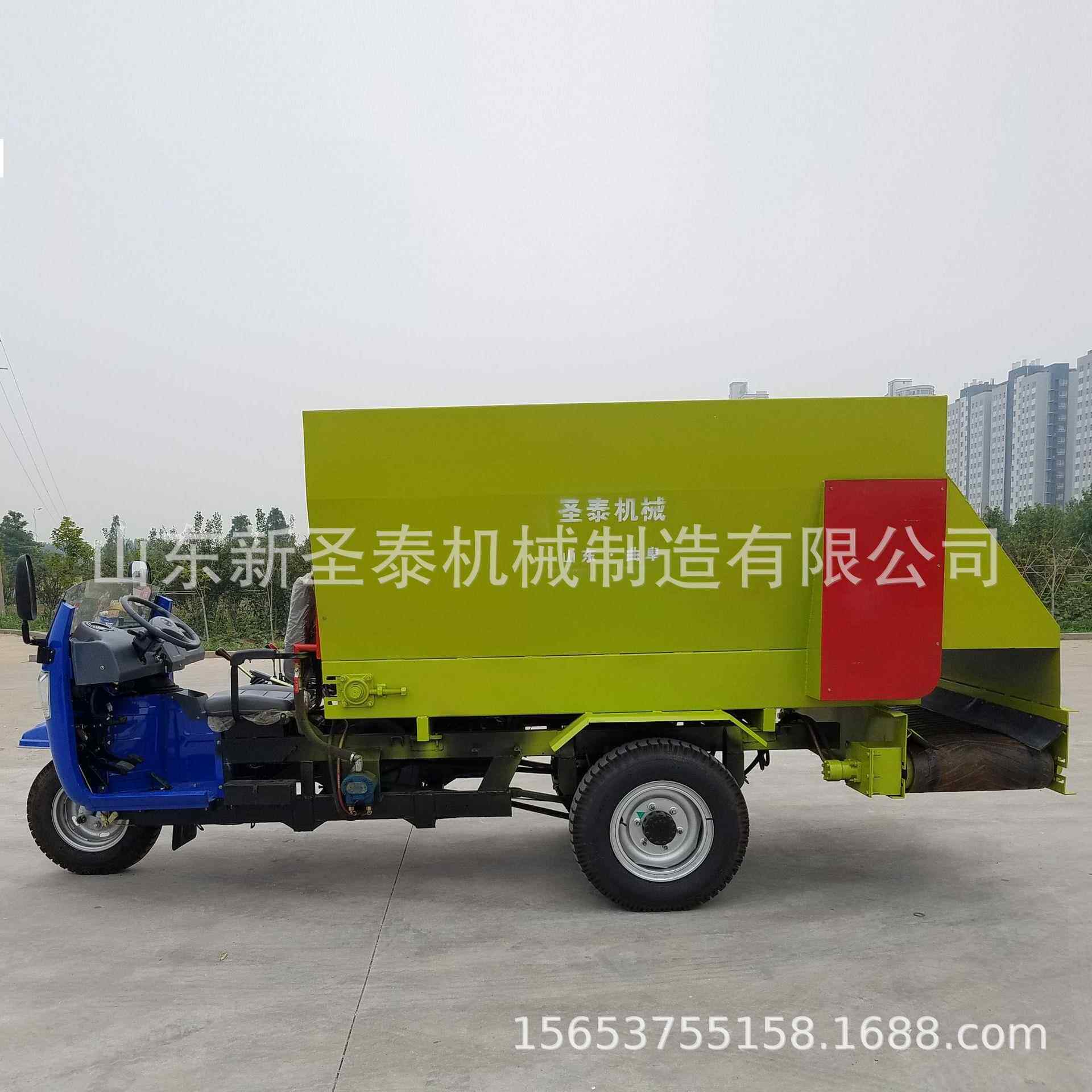 车载卧式饲料撒料车饲料搅拌撒料车厂家临河市羊饲料撒料车