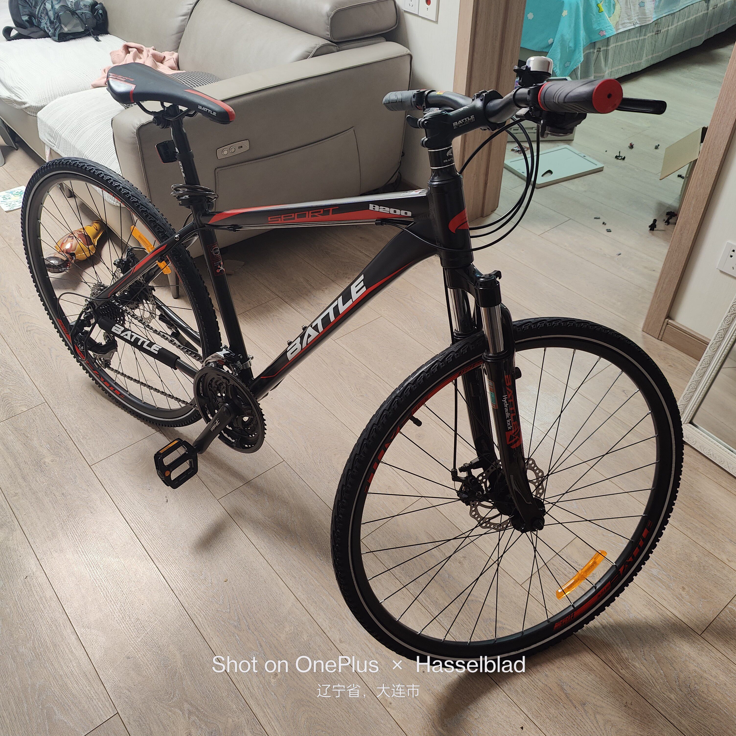 Гибридный велосипед Battle B200 Shimano 27 скоростей, колеса 700C, алюминиевая рама, дорожный городской байк photo review